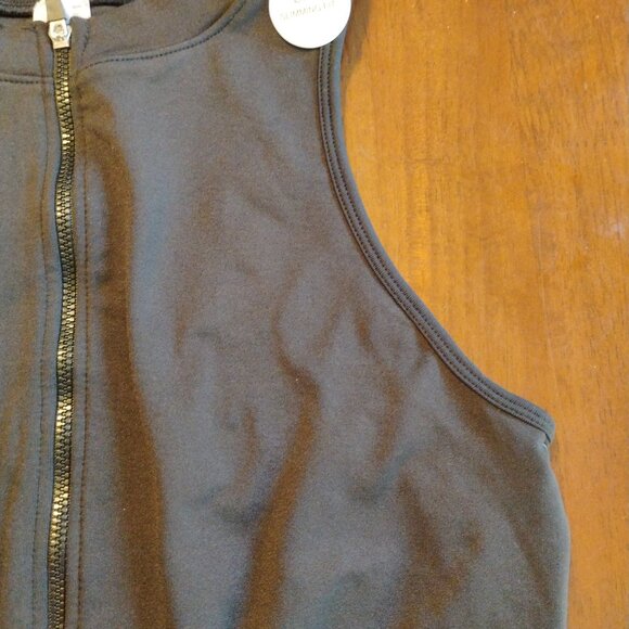Black Zip Front Crop Top Tank – Slimming Fit, Size L/XL, NWT - Picture 4 of 7